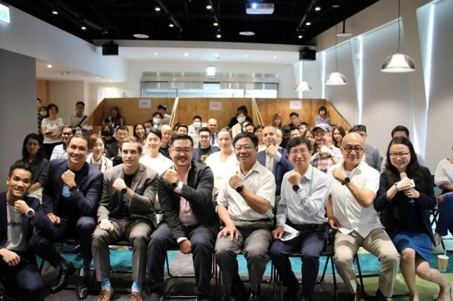 與Techstars Taiwan合作，協同辦理Startup Weekend線上活動