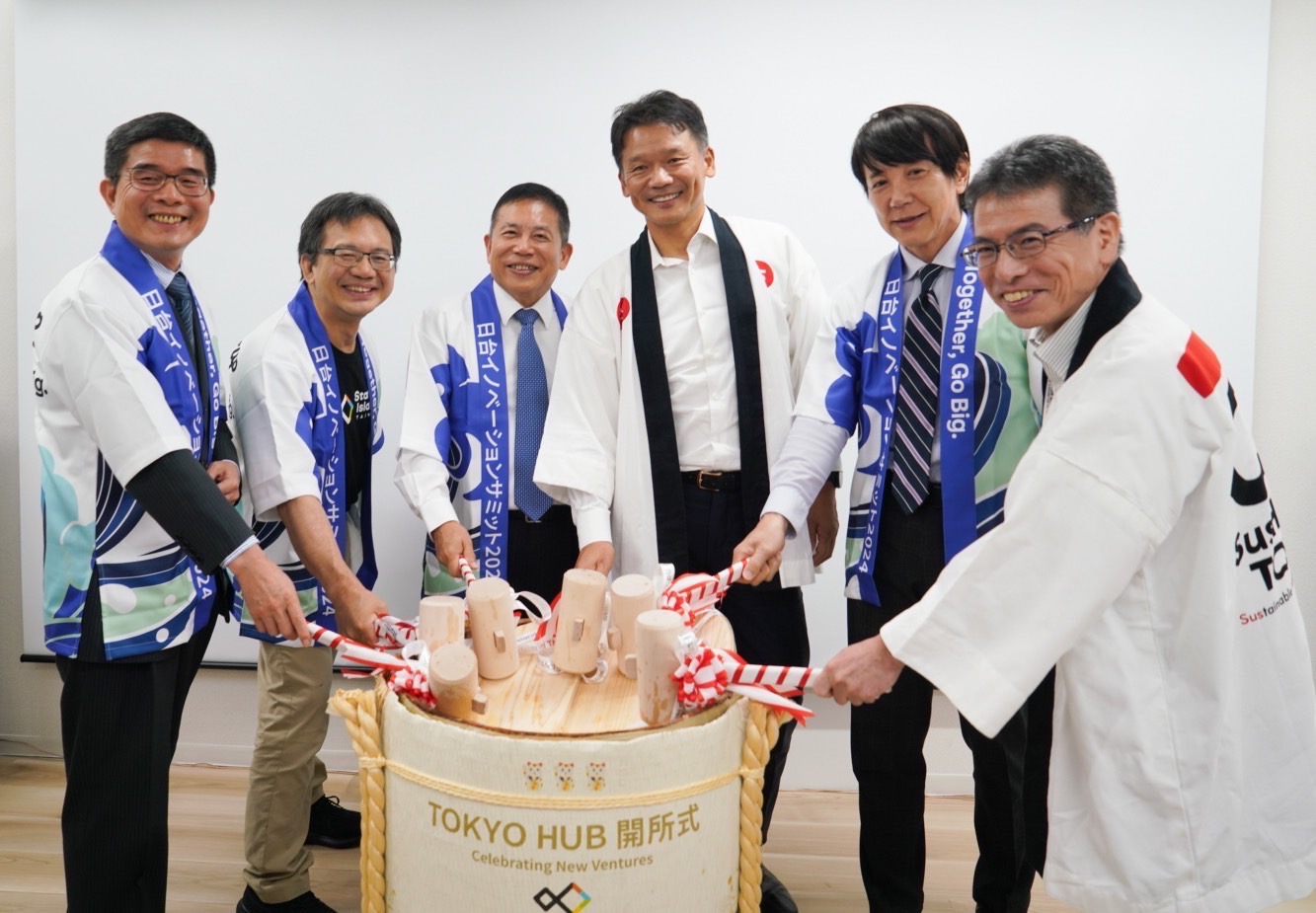 圖說／東京基地鏡開儀式合照 (左起國發基金汪庭安執行秘書、國發會詹副主委、劉主委、東京都廳副知事宮坂學、JETRO部長中島丈雄、東京都政府創業與全球金融策略辦公室吉村惠一局長)