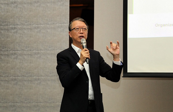 星展銀行(台灣)顧問何子明分享企業數位轉型趨勢與創投投資重點。