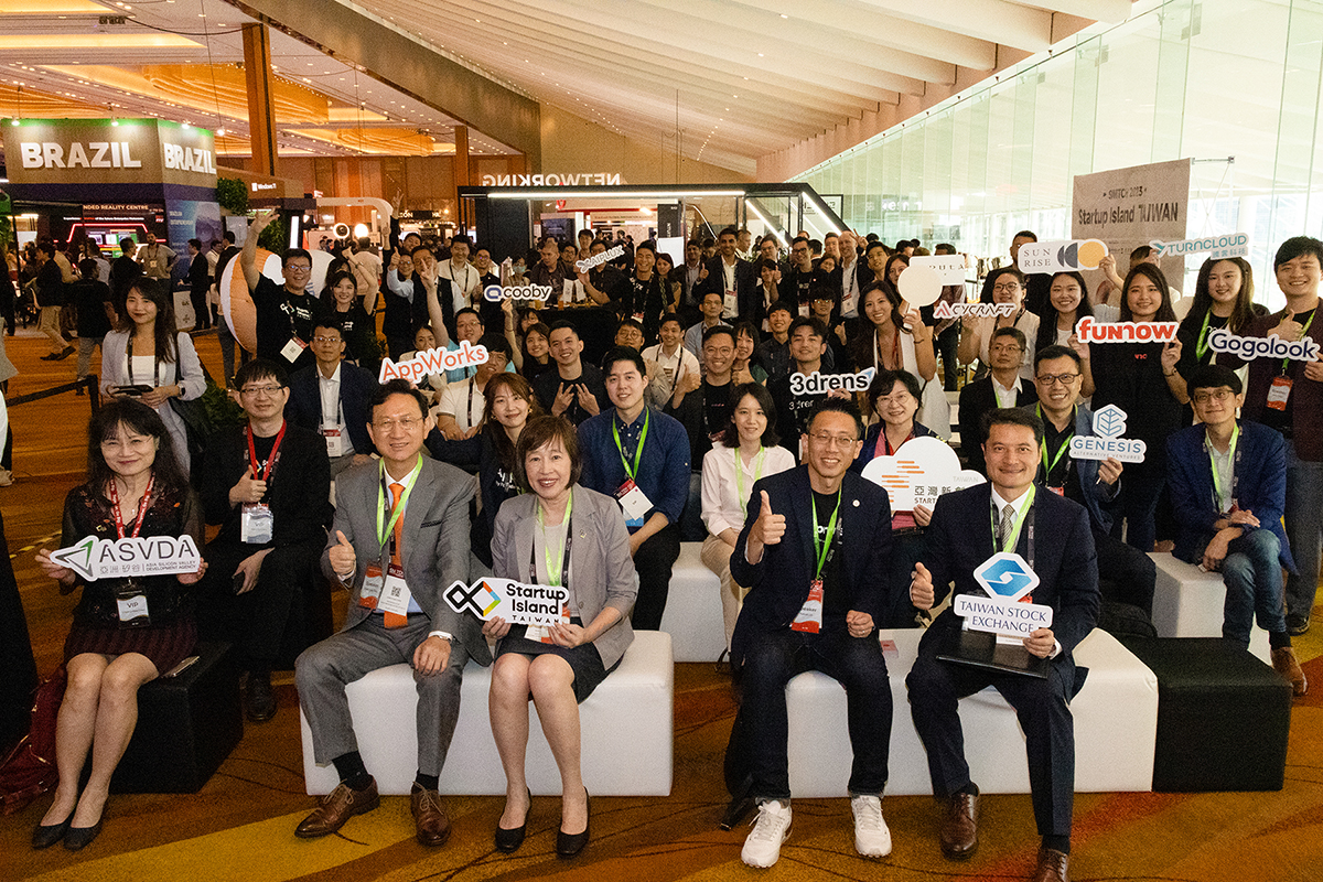 圖說／高副主委、駐新加坡代表童大使及論壇與會者於Taiwan Tech Solution Day合影
