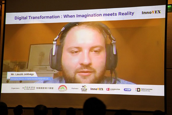 匈牙利數位成功非營利組織總監László Jobbágy分享匈牙利數位轉型經驗。