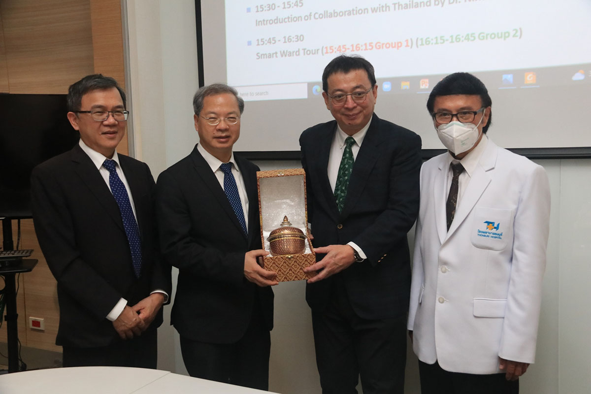 圖說/龔主委率領國發會智慧城市國際合作經貿訪團參訪曼谷吞武里醫院情形